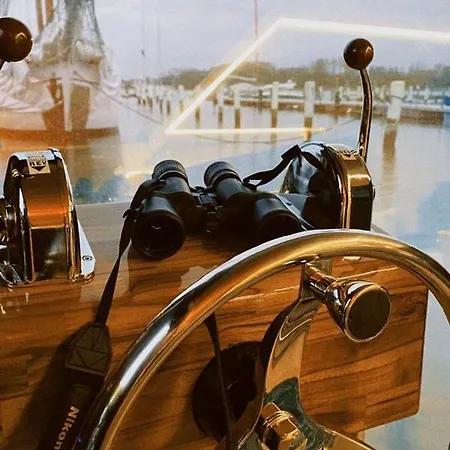 Hausboot Mit Traumlage In Luebeck-Travemuende Hotel Buitenkant foto