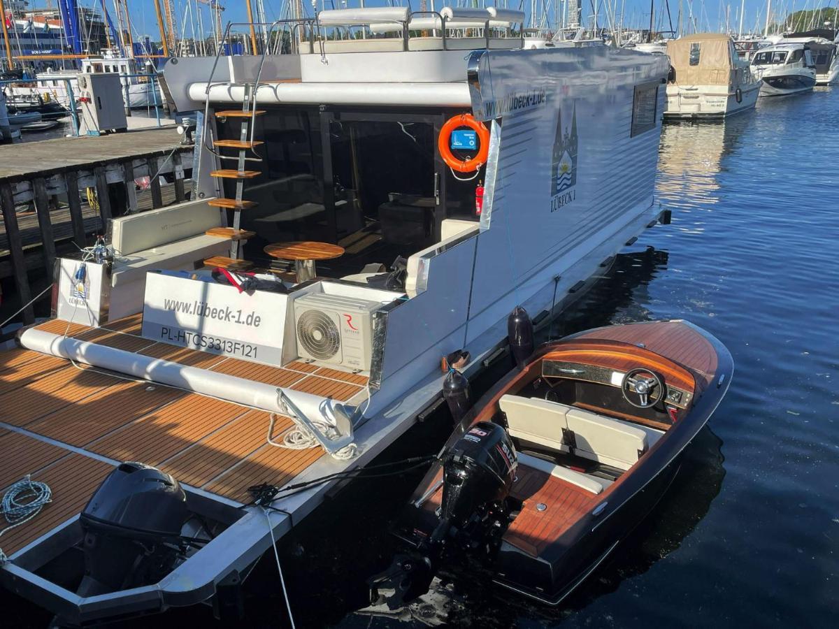 Hausboot Mit Traumlage In Luebeck-travemuende Botel