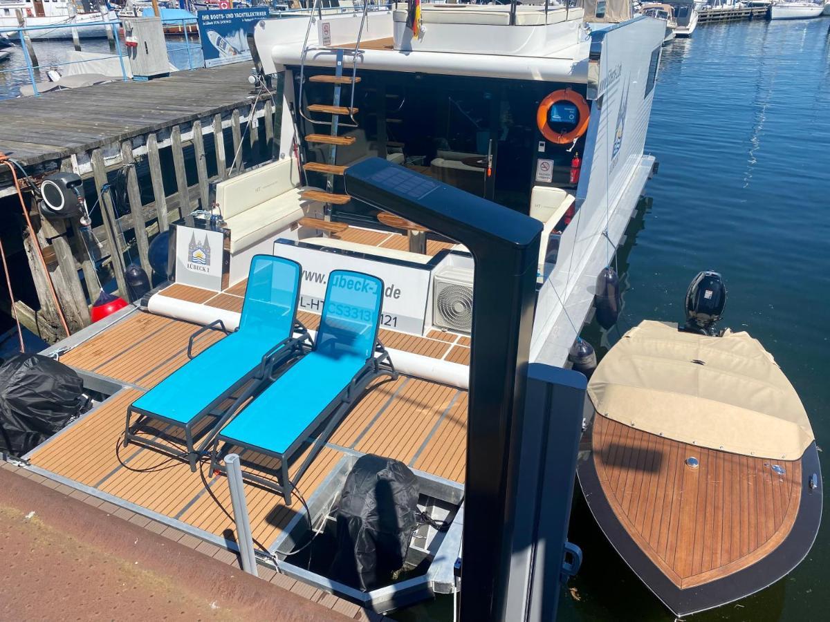 Hausboot Mit Traumlage In Luebeck-travemuende * Lübeck