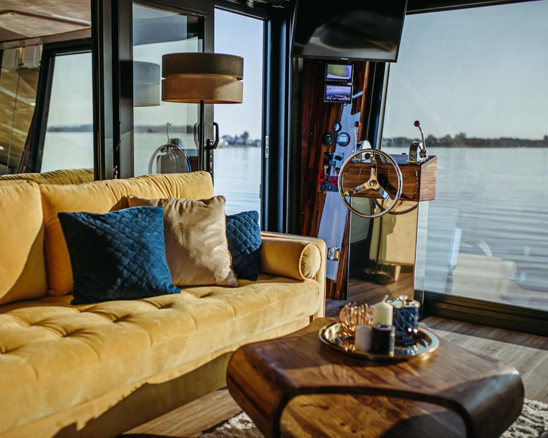 Hausboot Mit Traumlage In Luebeck-travemuende Lübeck