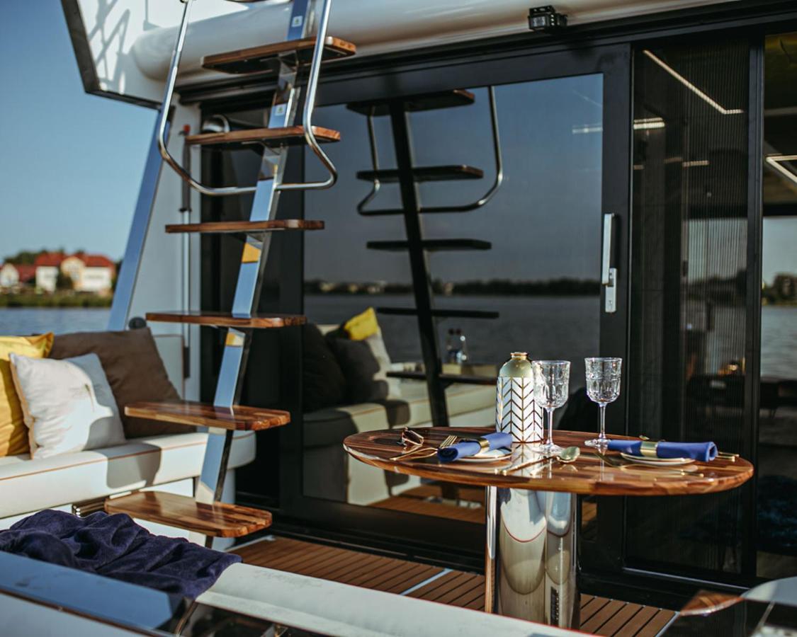 Hausboot Mit Traumlage In Luebeck-travemuende Bateau-hôtel