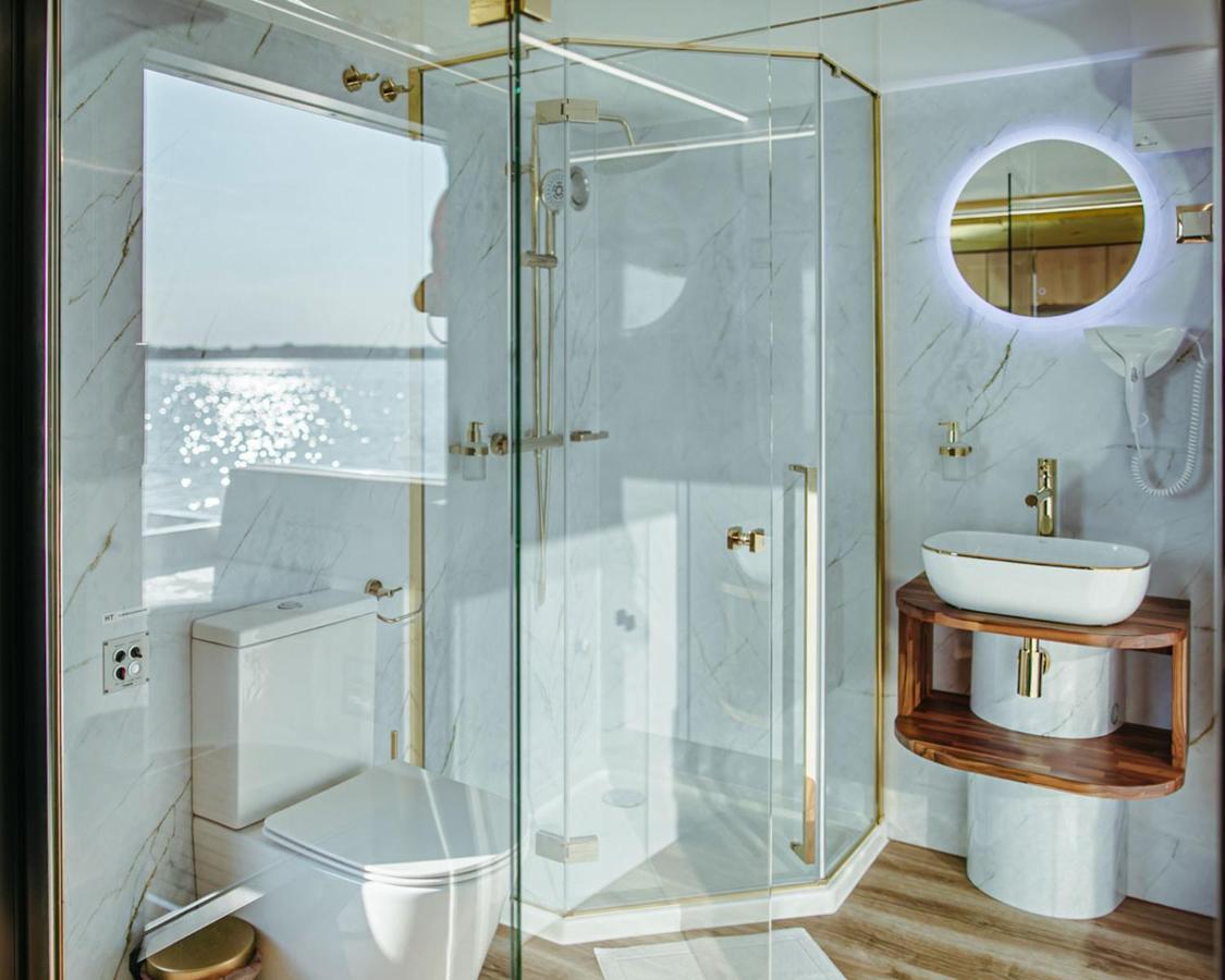 Bateau-hôtel Hausboot Mit Traumlage In Luebeck-travemuende Lübeck