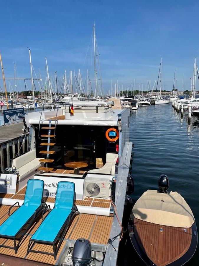 Hausboot Mit Traumlage In Luebeck-travemuende Bateau-hôtel