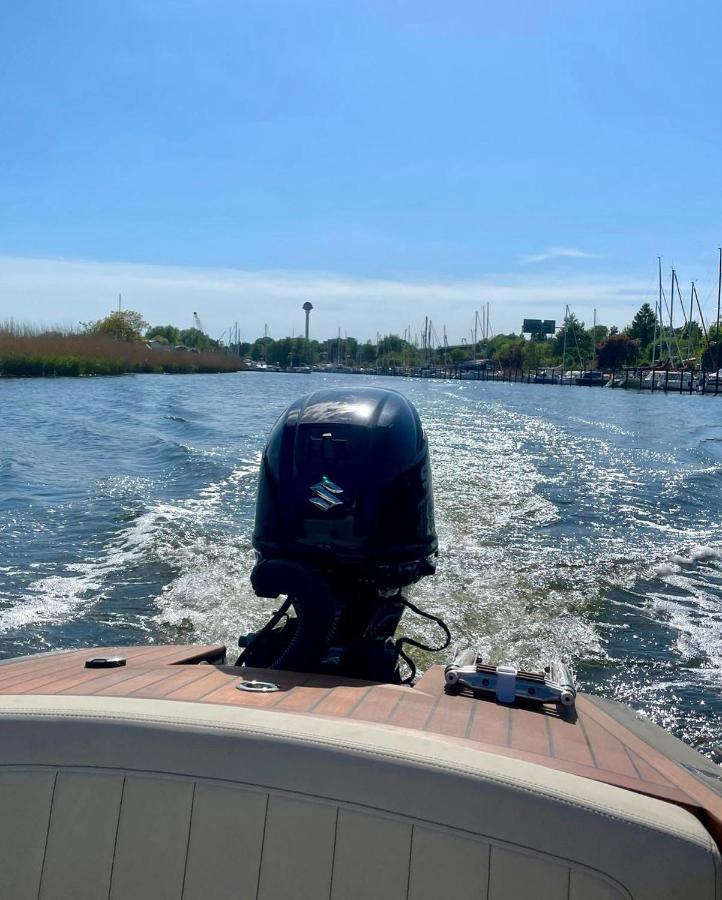 Bateau-hôtel Hausboot Mit Traumlage In Luebeck-travemuende *