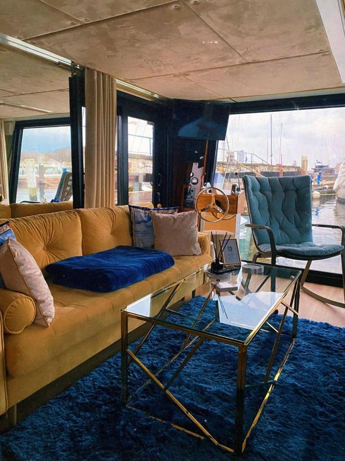 Hausboot Mit Traumlage In Luebeck-travemuende *