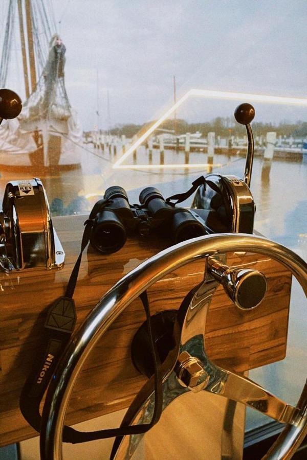 Hausboot Mit Traumlage In Luebeck-travemuende Bateau-hôtel